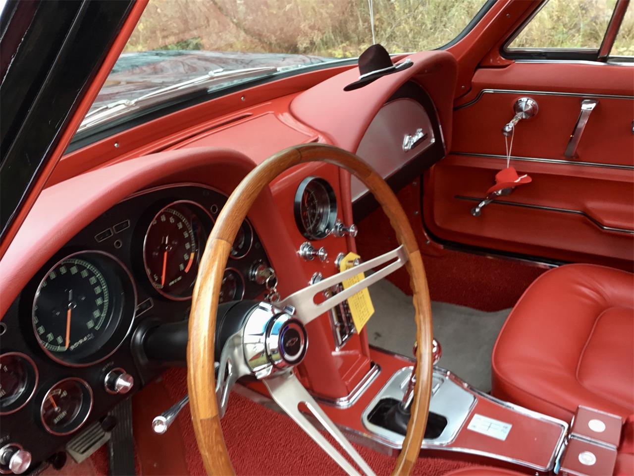 Chevrolet-Corvette-1965-Black-Red-19
