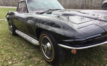 Chevrolet-Corvette-1965-Black-Red-62