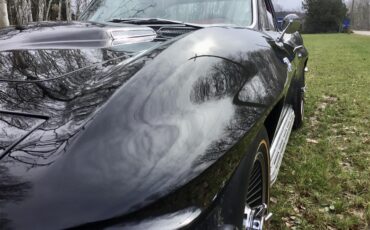 Chevrolet-Corvette-1965-Black-Red-88