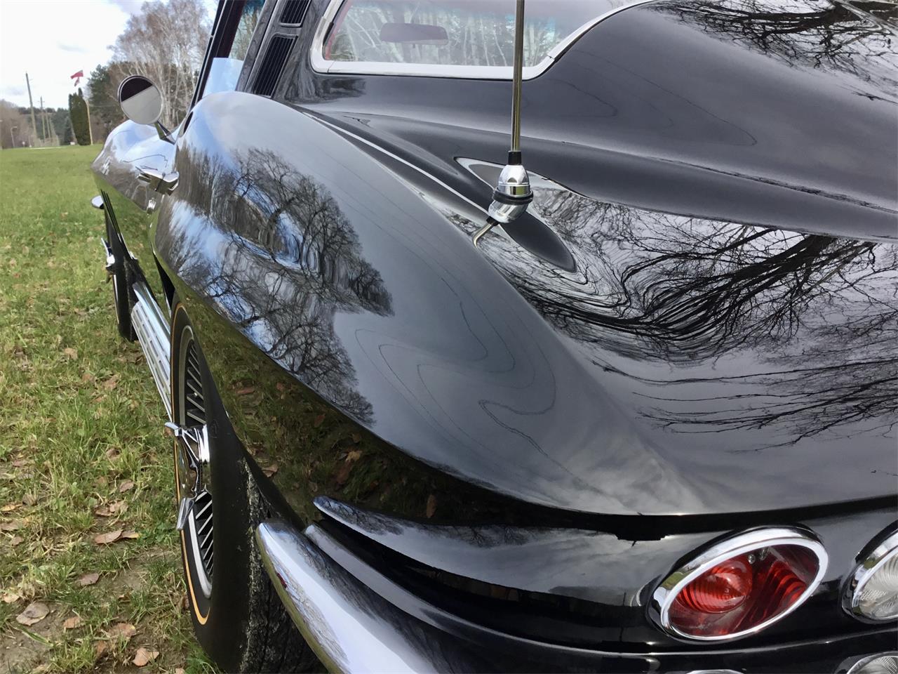 Chevrolet-Corvette-1965-Black-Red-89