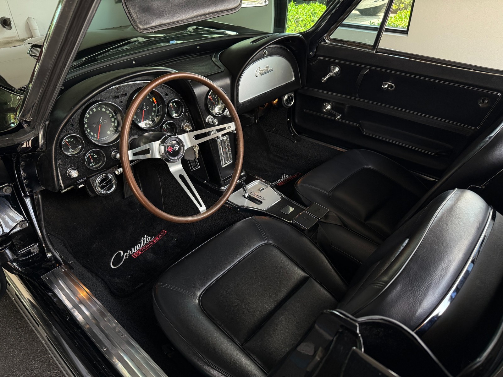 Chevrolet-Corvette-1965-Convertible-1