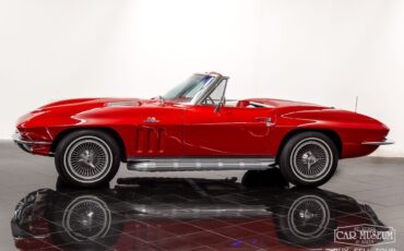 Chevrolet-Corvette-1965-Convertible-1