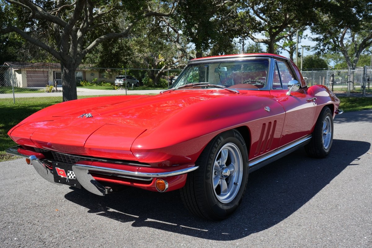 Chevrolet-Corvette-1965-Convertible-1
