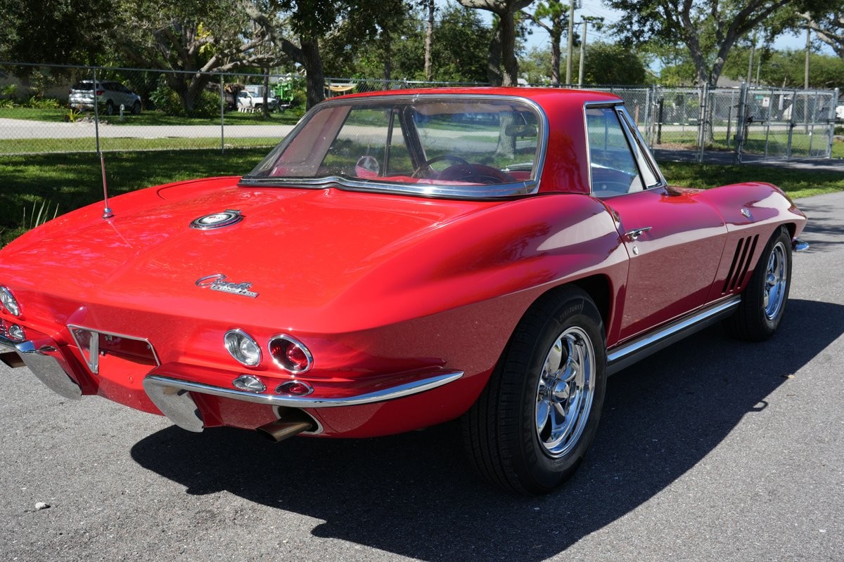 Chevrolet-Corvette-1965-Convertible-10