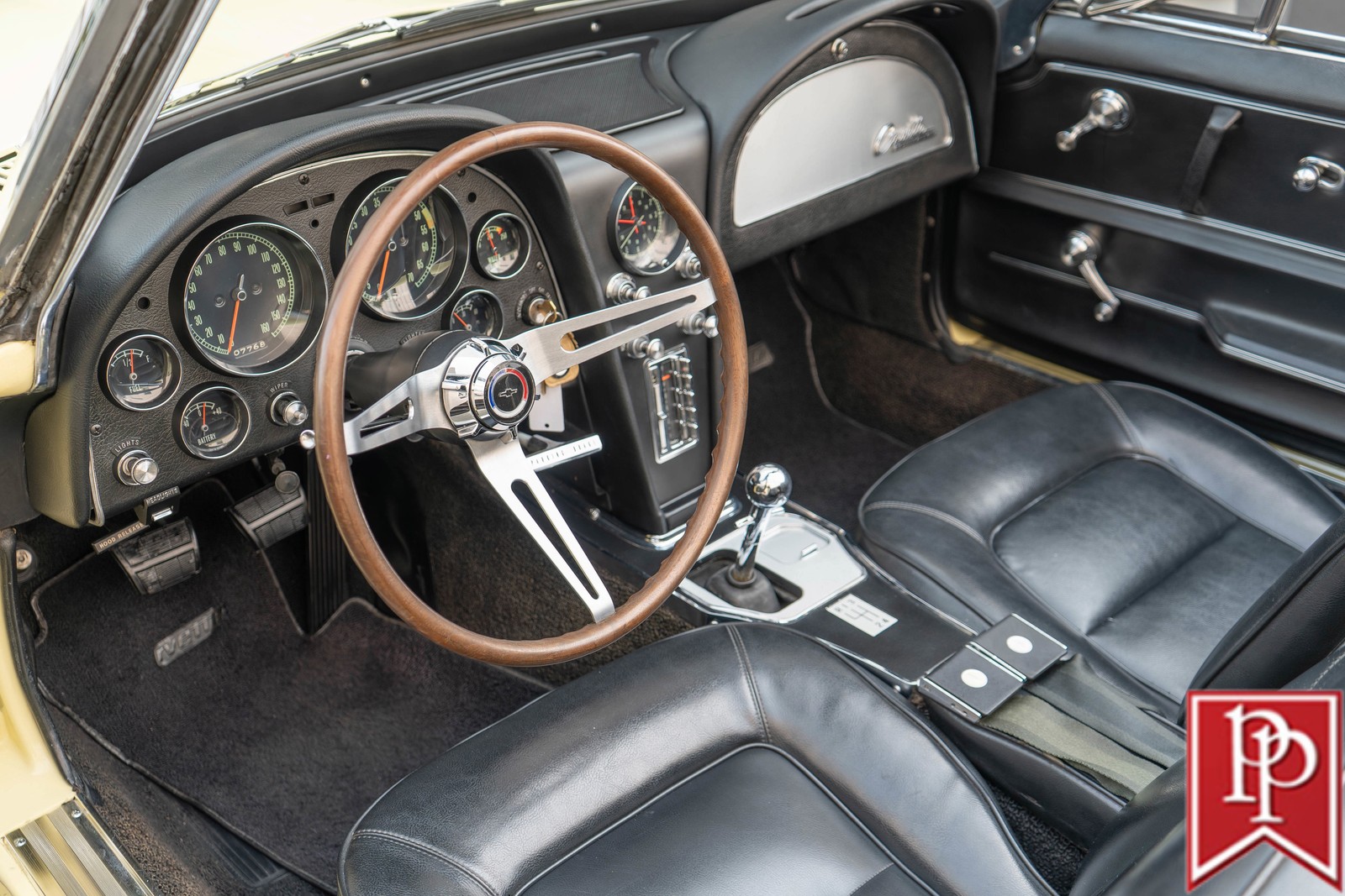 Chevrolet-Corvette-1965-Convertible-12