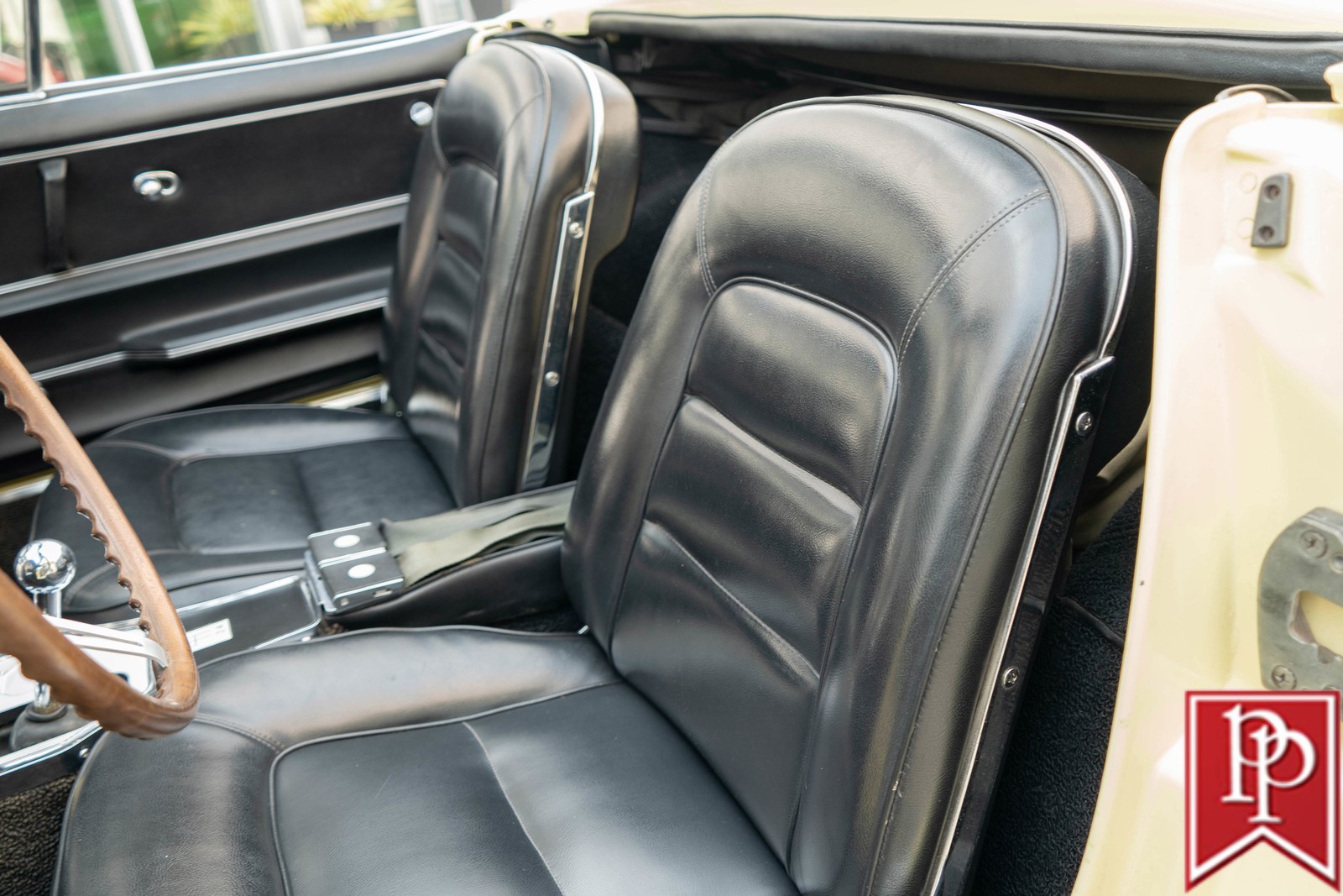 Chevrolet-Corvette-1965-Convertible-13