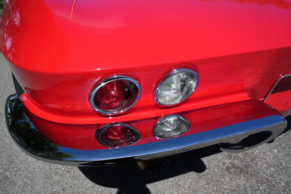 Chevrolet-Corvette-1965-Convertible-13