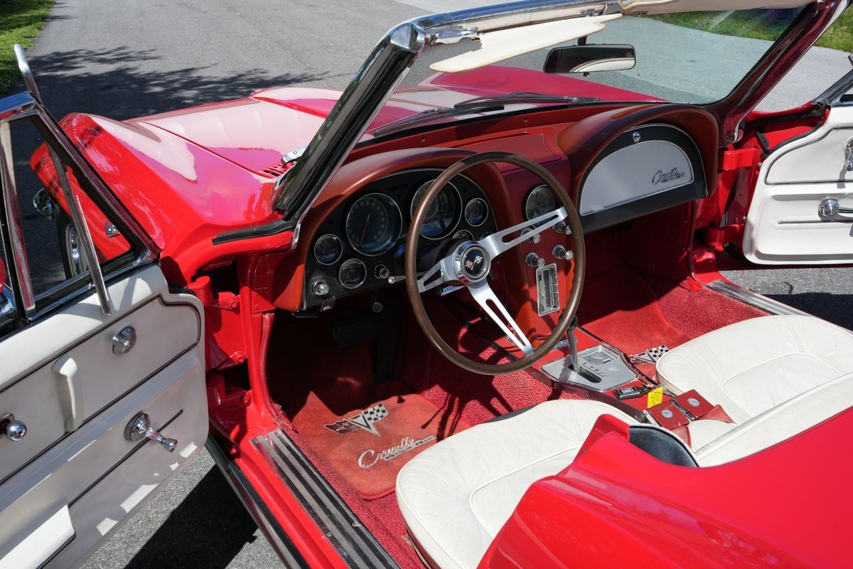 Chevrolet-Corvette-1965-Convertible-16