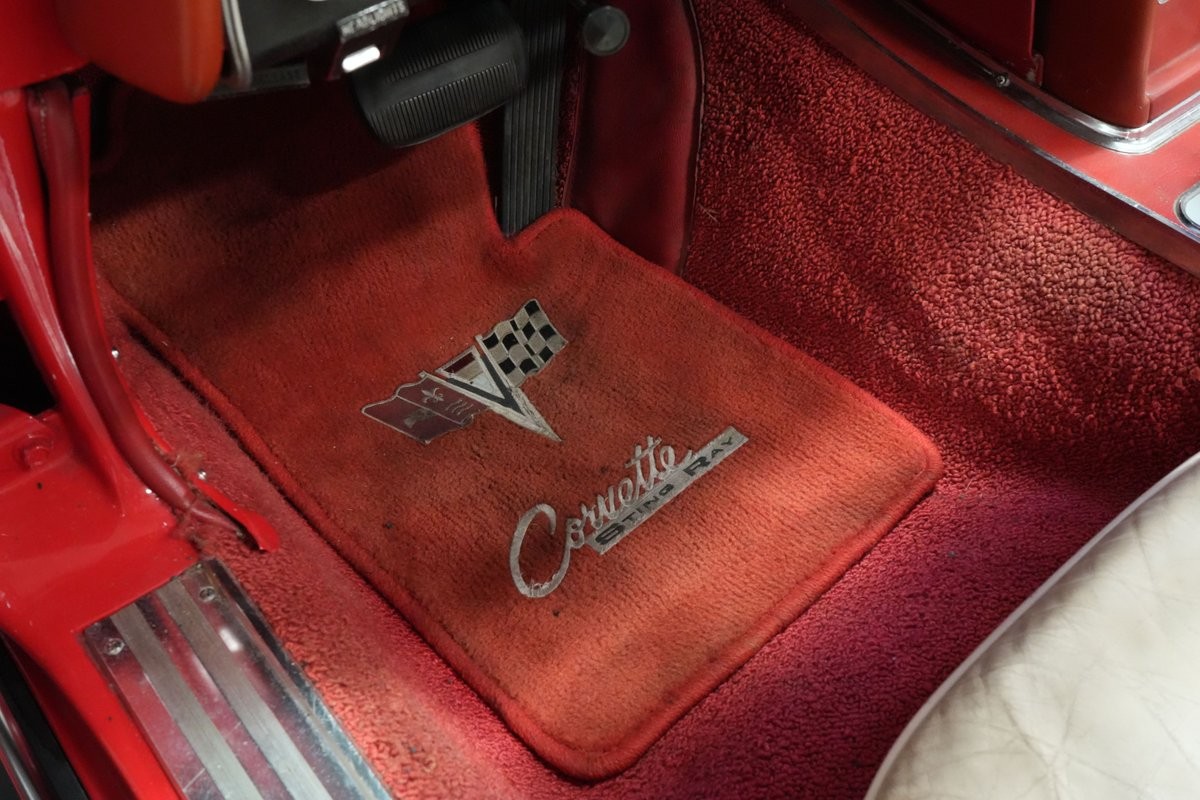 Chevrolet-Corvette-1965-Convertible-17