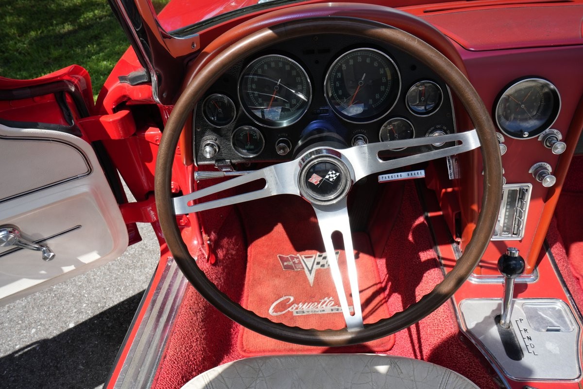 Chevrolet-Corvette-1965-Convertible-18