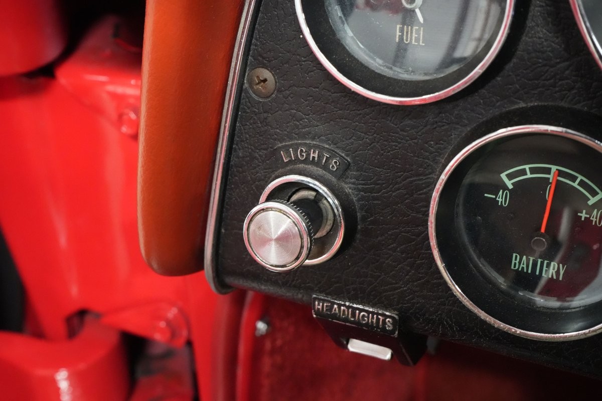 Chevrolet-Corvette-1965-Convertible-19