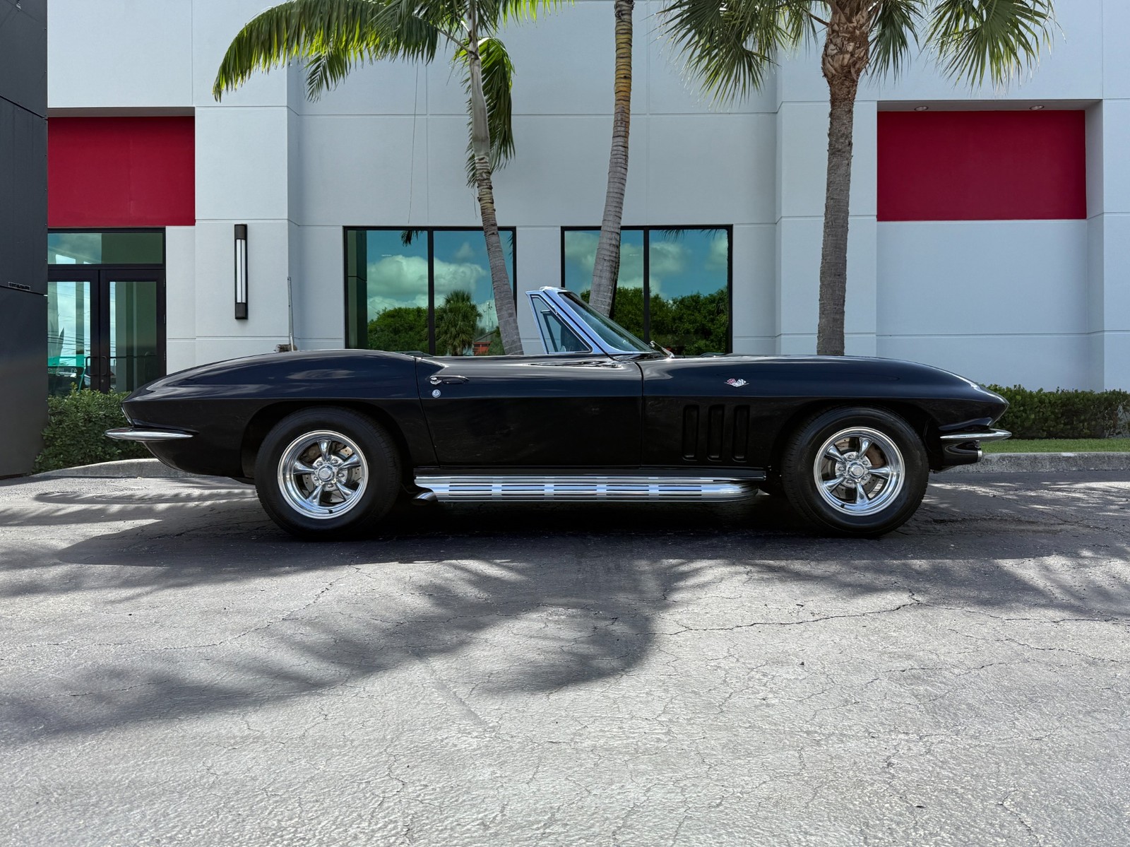 Chevrolet-Corvette-1965-Convertible-2