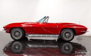 Chevrolet-Corvette-1965-Convertible-2