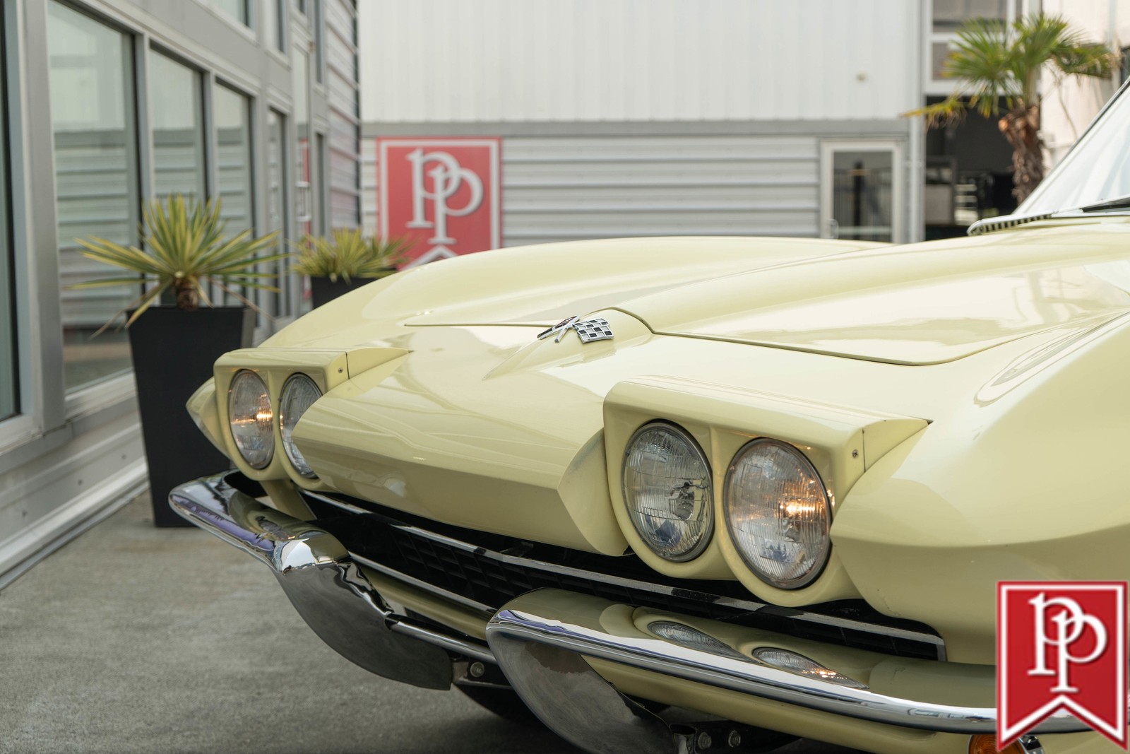 Chevrolet-Corvette-1965-Convertible-2
