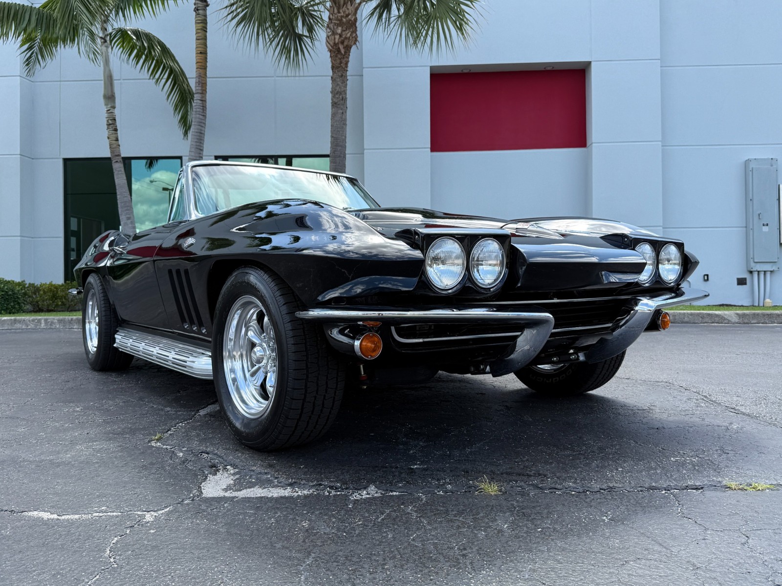 Chevrolet-Corvette-1965-Convertible-3