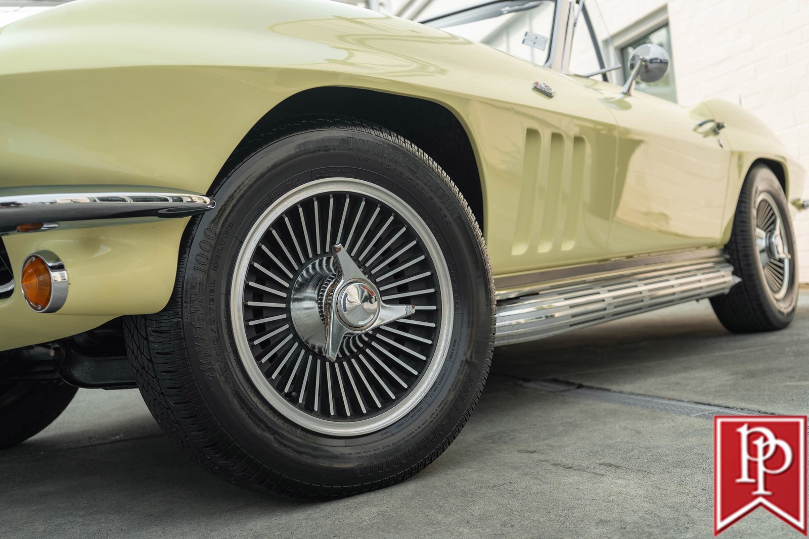 Chevrolet-Corvette-1965-Convertible-3