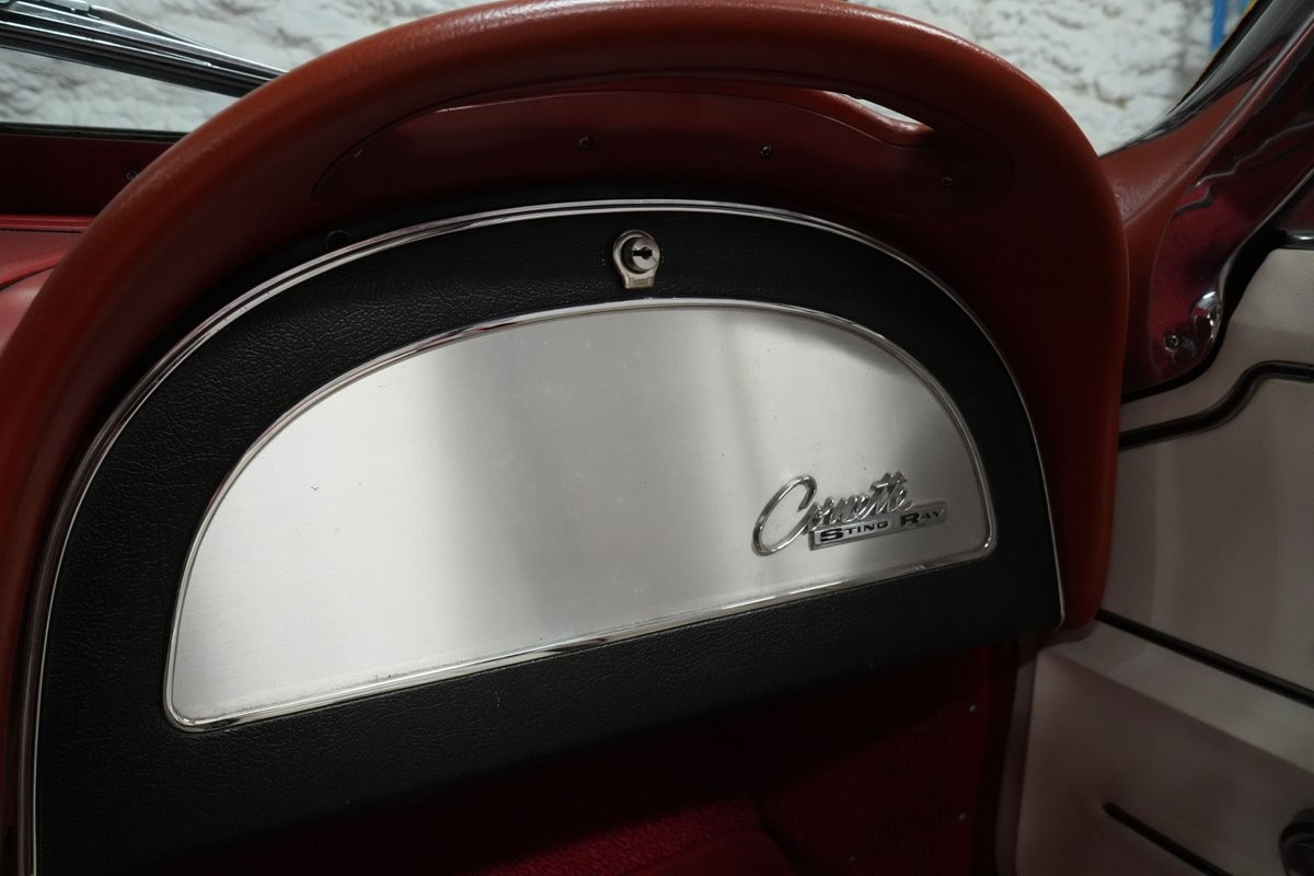 Chevrolet-Corvette-1965-Convertible-30