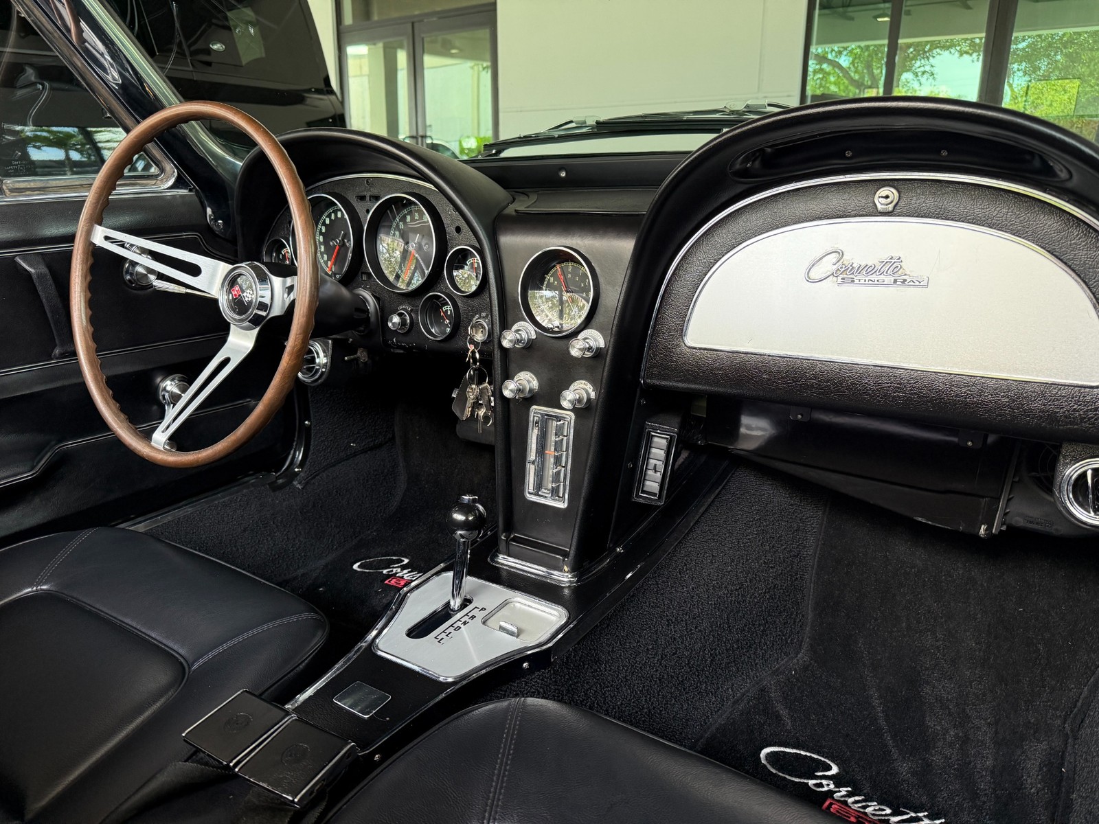 Chevrolet-Corvette-1965-Convertible-35