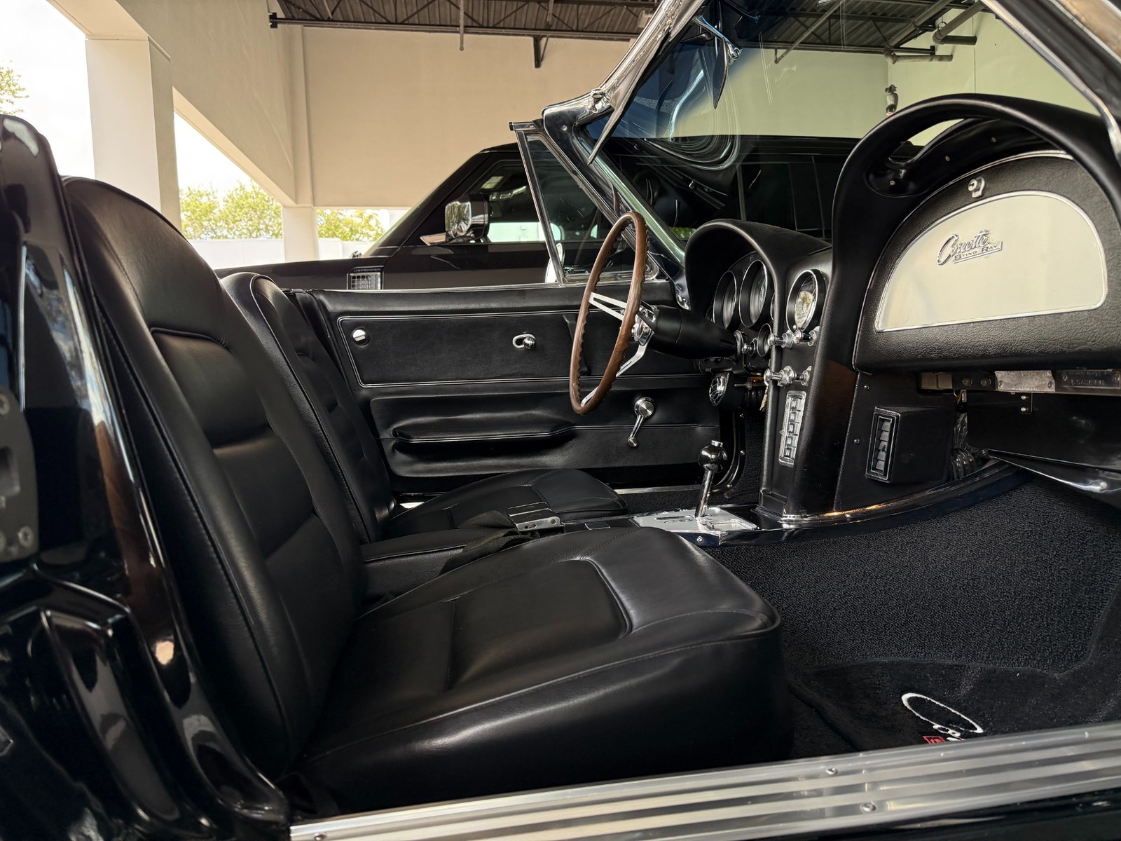 Chevrolet-Corvette-1965-Convertible-37