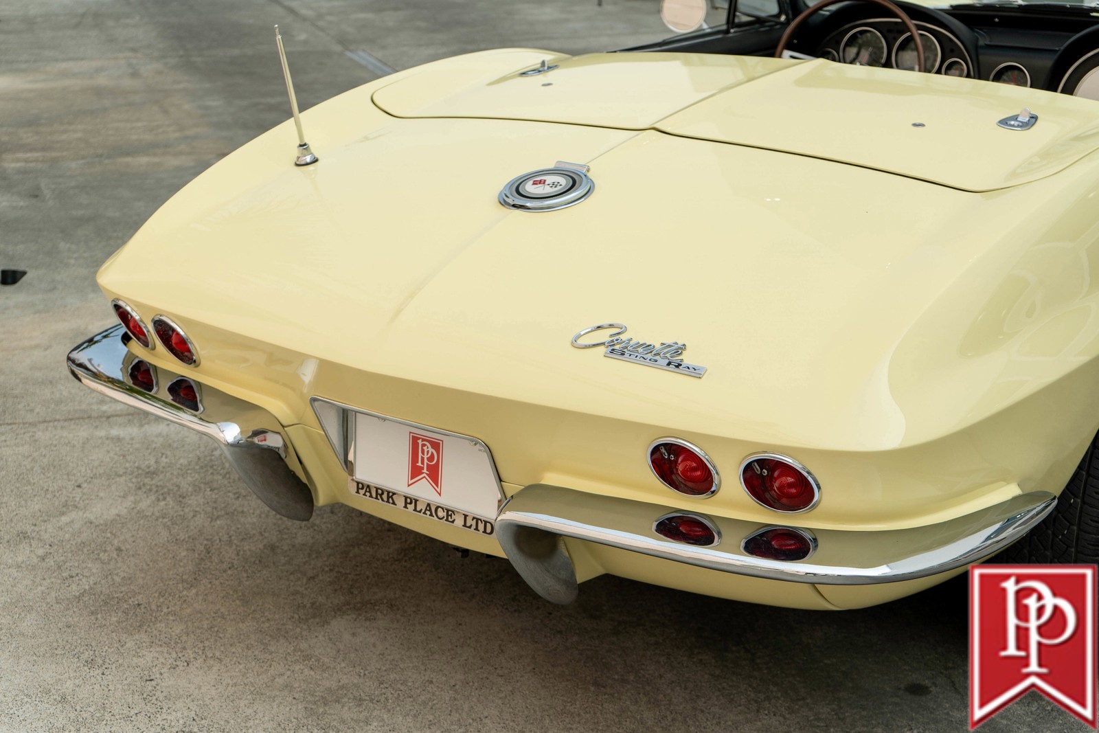 Chevrolet-Corvette-1965-Convertible-4