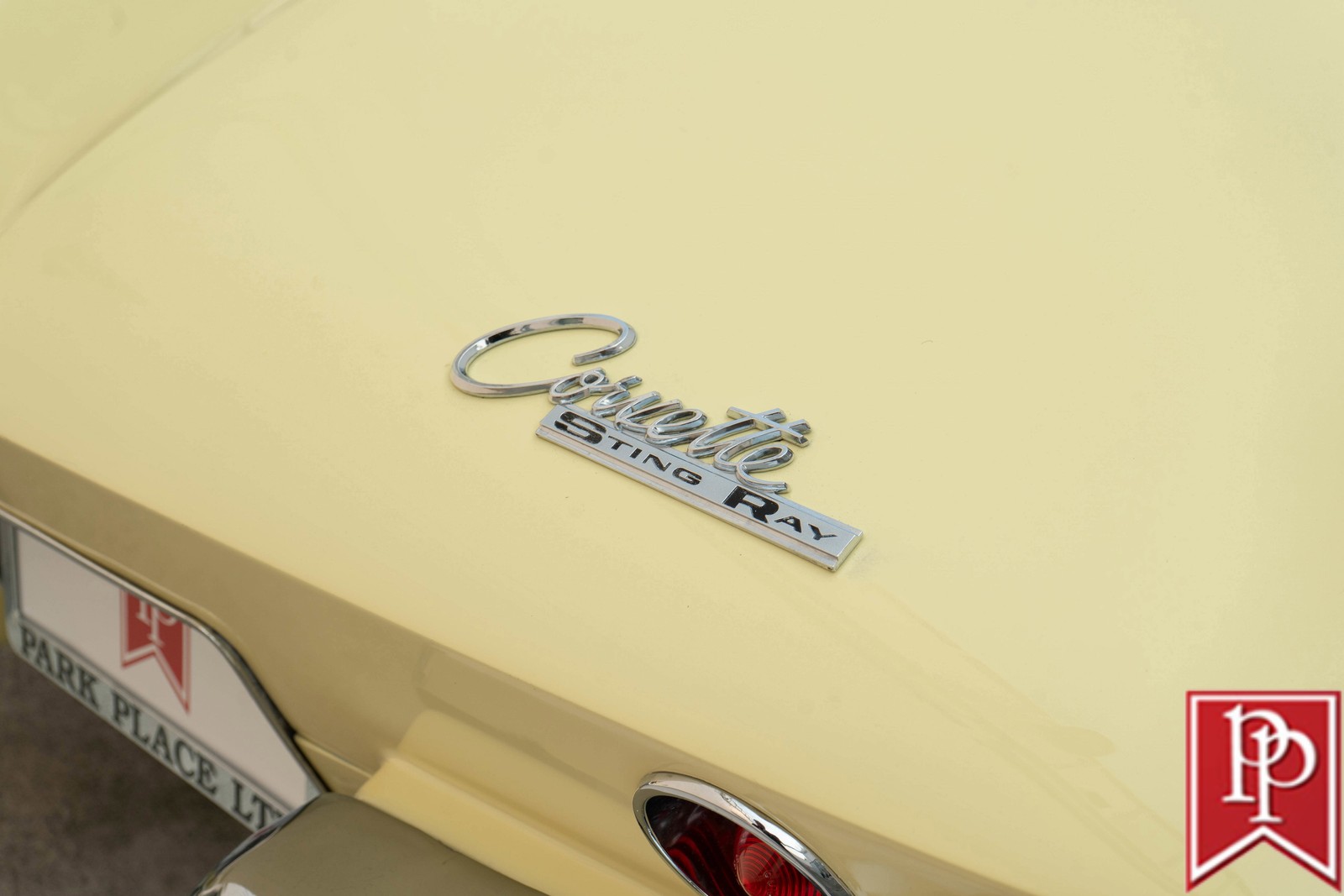 Chevrolet-Corvette-1965-Convertible-5