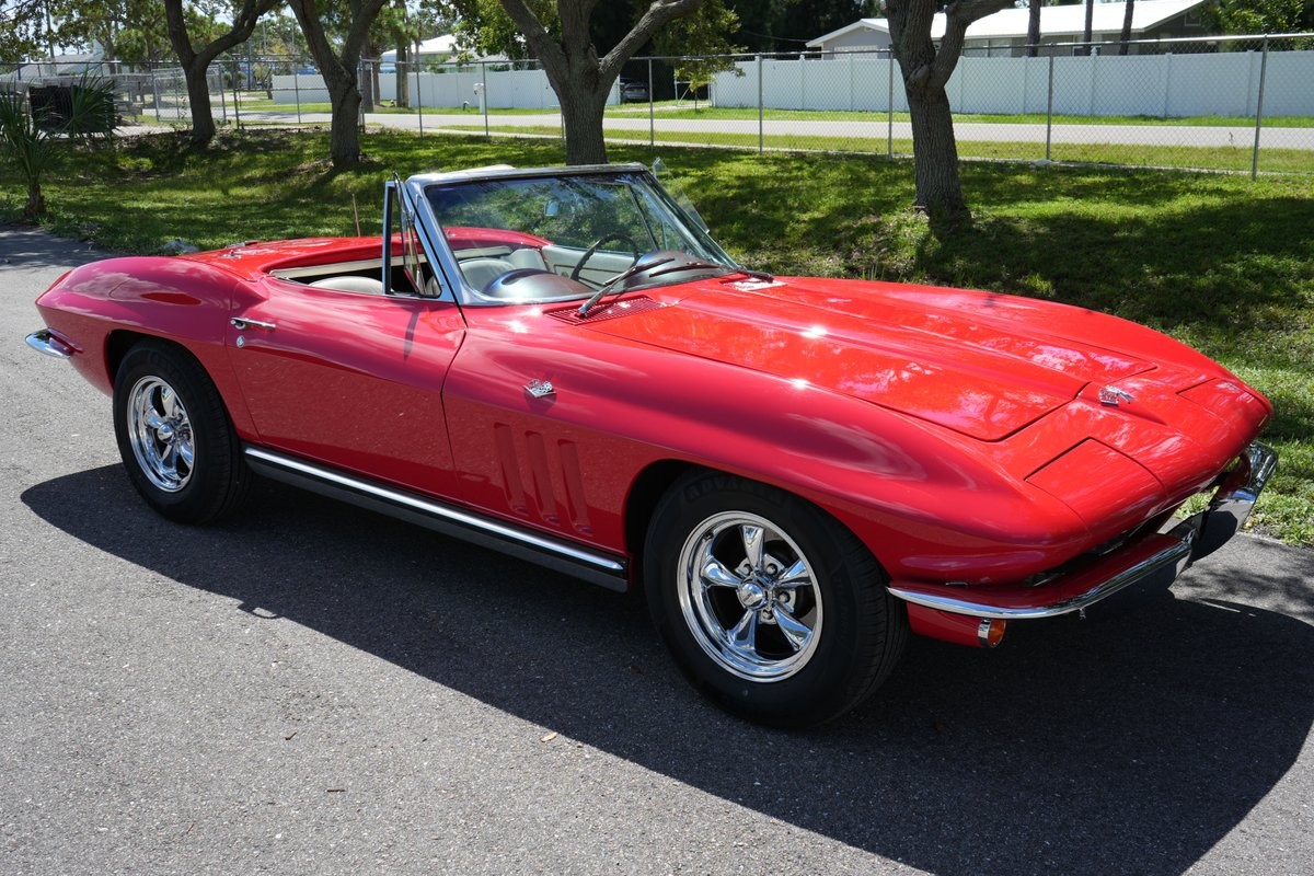 Chevrolet-Corvette-1965-Convertible-6