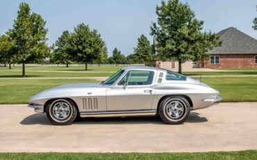 Chevrolet-Corvette-1965-Coupe-1