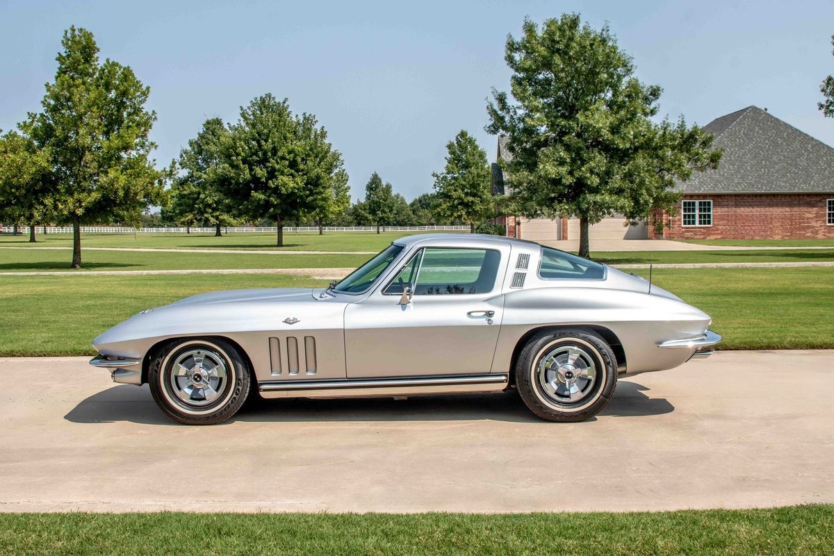 Chevrolet-Corvette-1965-Coupe-1