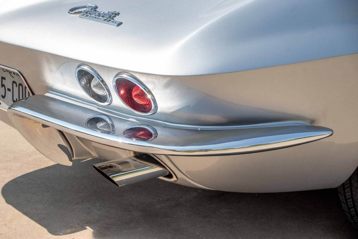 Chevrolet-Corvette-1965-Coupe-13