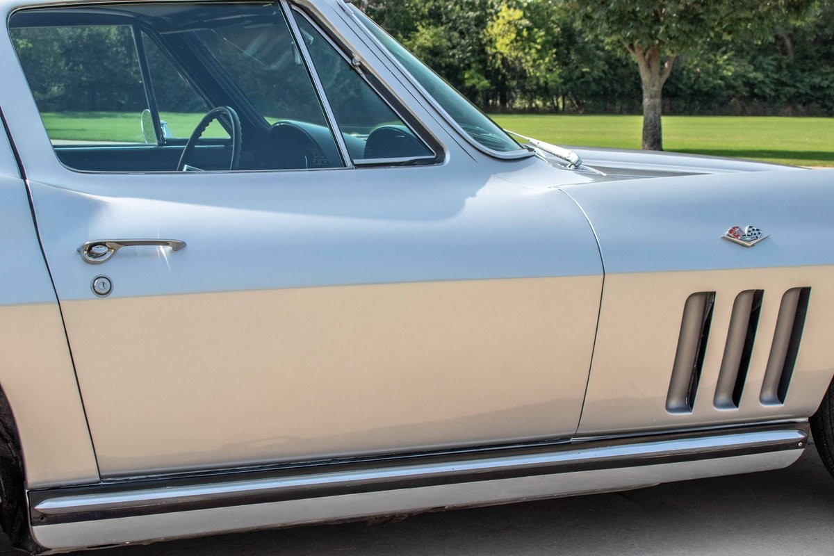 Chevrolet-Corvette-1965-Coupe-15