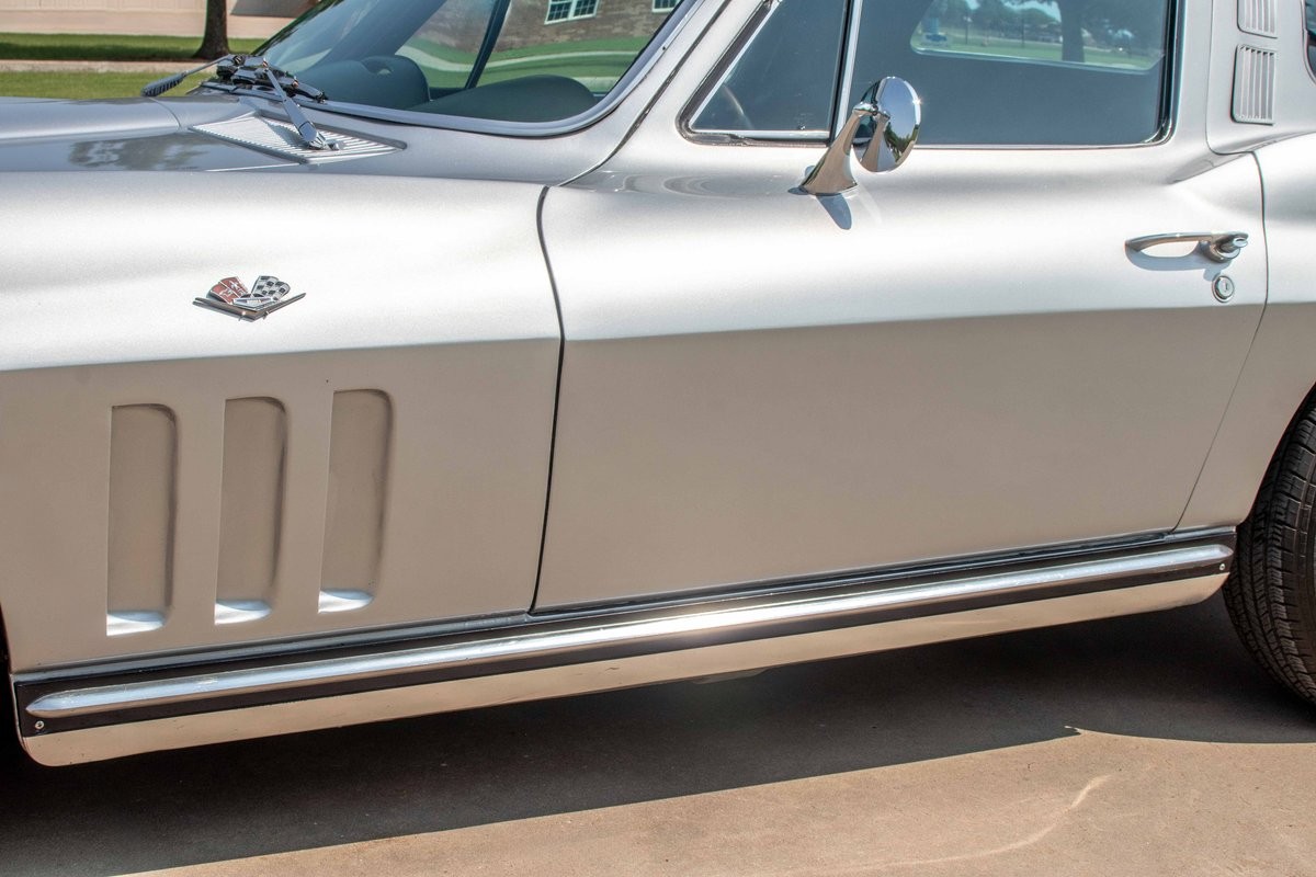 Chevrolet-Corvette-1965-Coupe-2