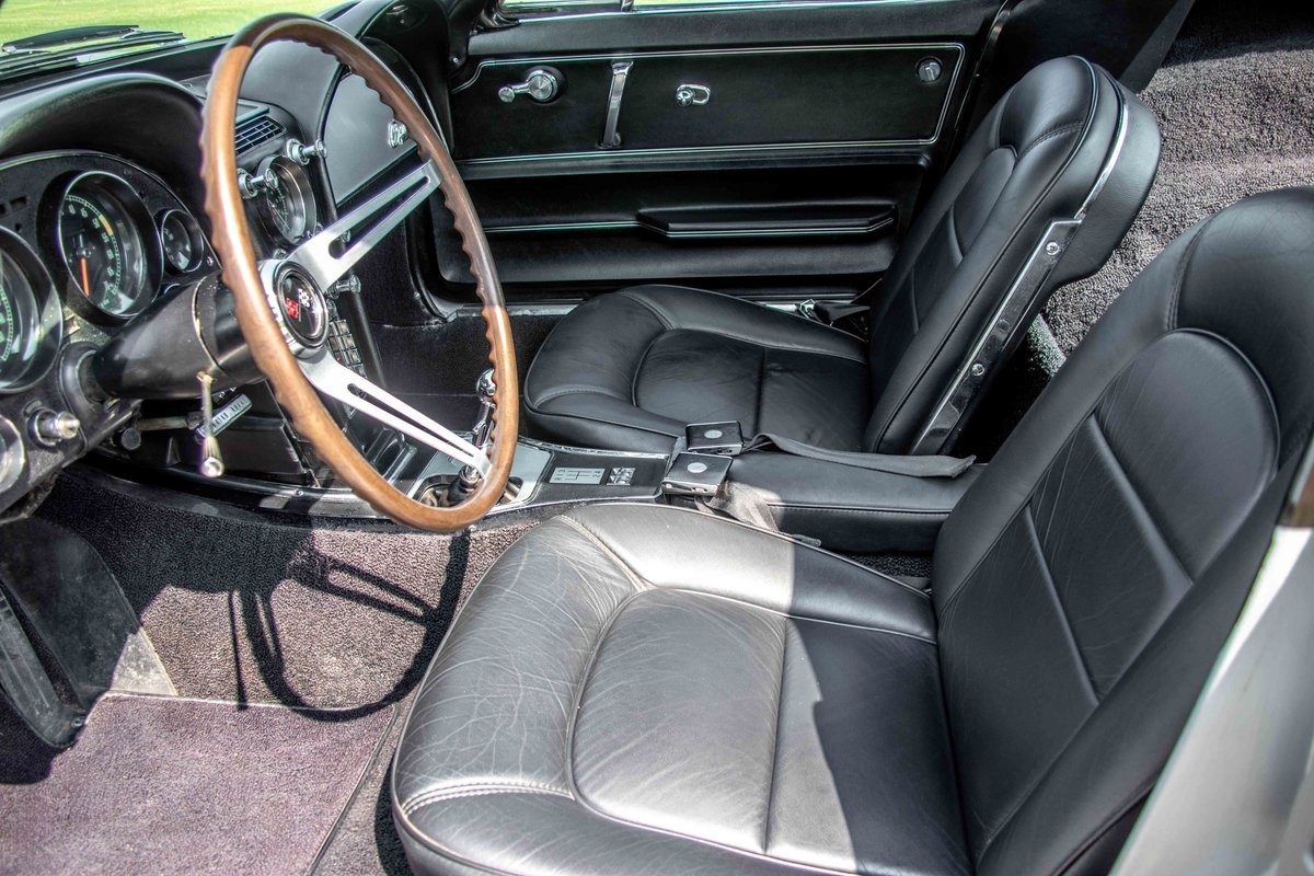 Chevrolet-Corvette-1965-Coupe-20