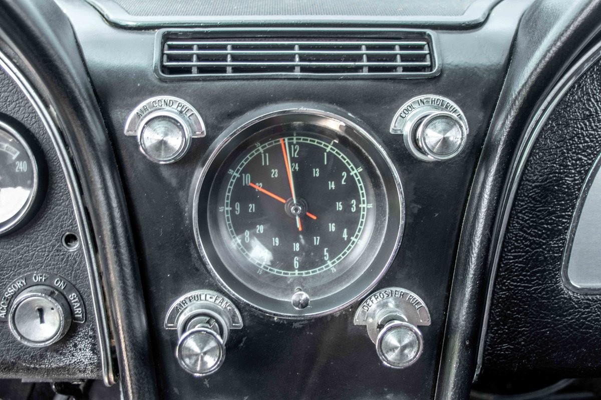 Chevrolet-Corvette-1965-Coupe-24