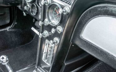 Chevrolet-Corvette-1965-Coupe-31