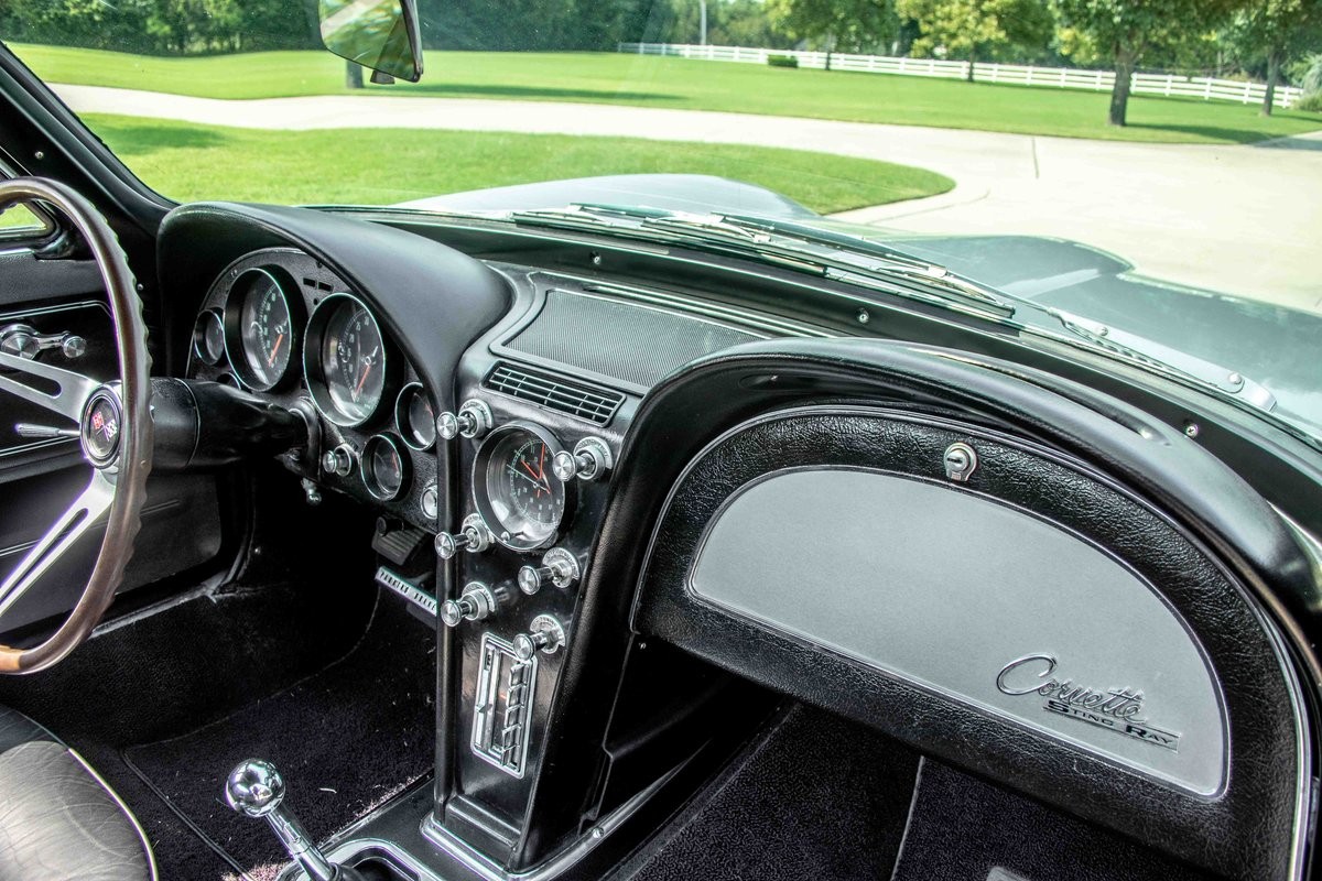 Chevrolet-Corvette-1965-Coupe-32