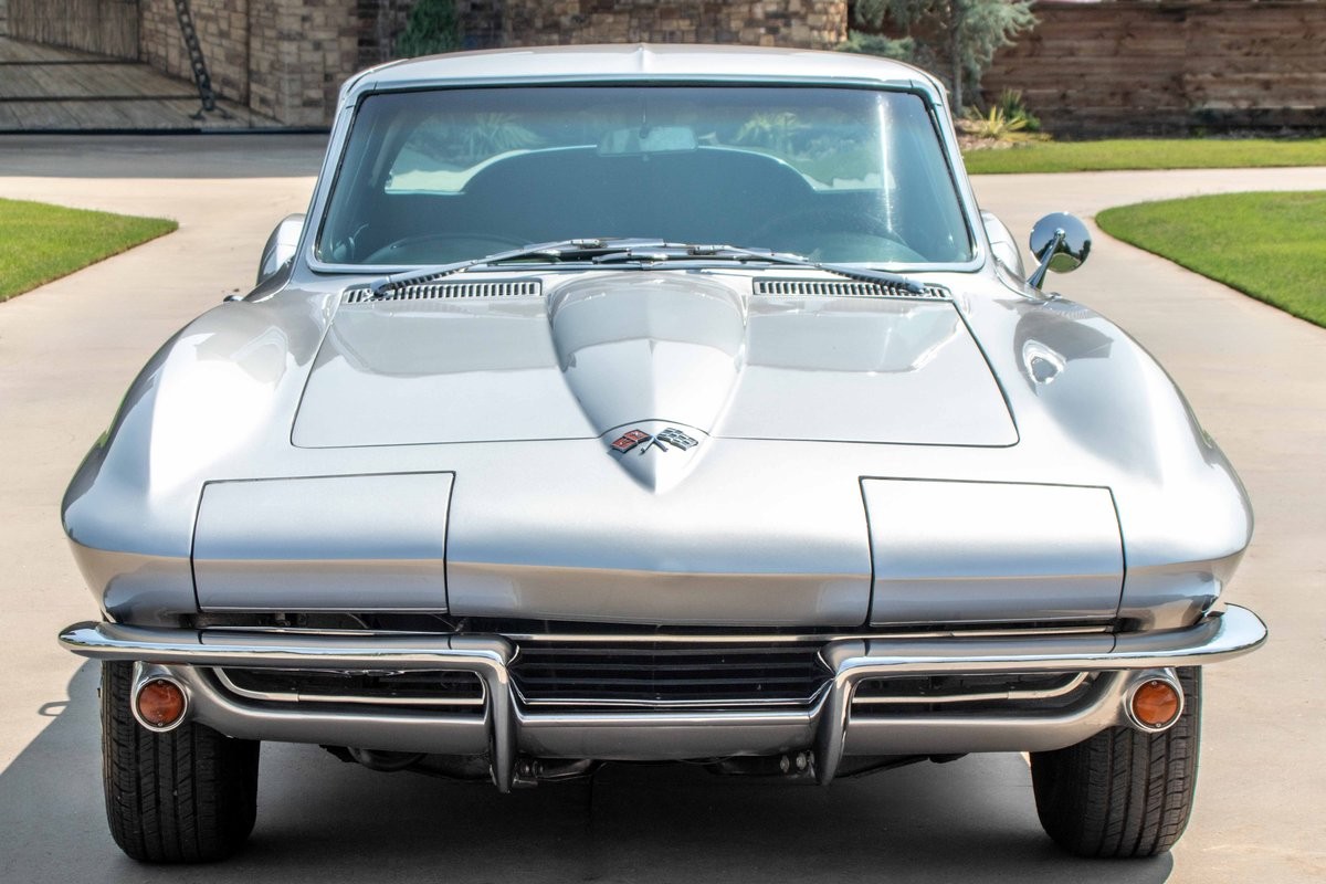 Chevrolet-Corvette-1965-Coupe-4