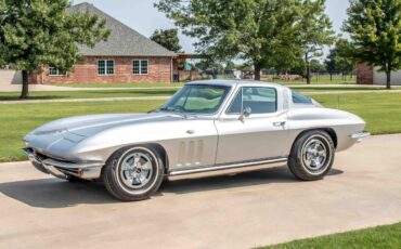 Chevrolet-Corvette-1965-Coupe