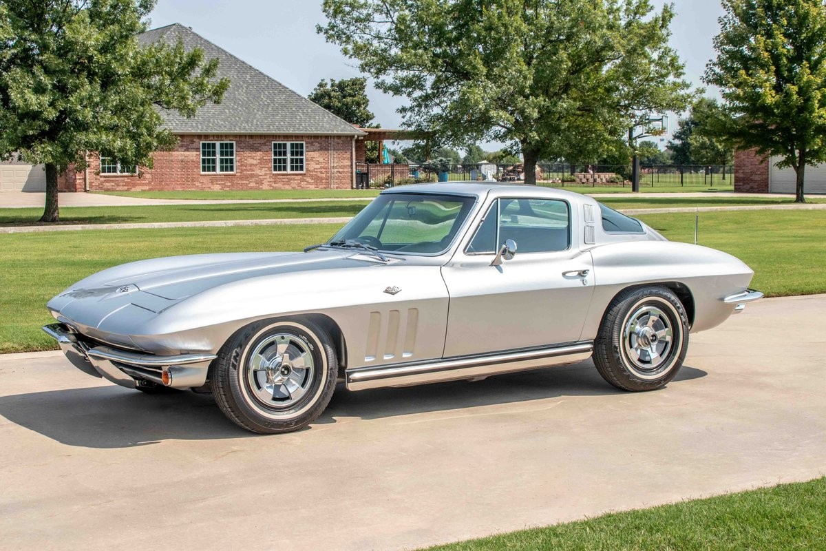 Chevrolet-Corvette-1965-Coupe