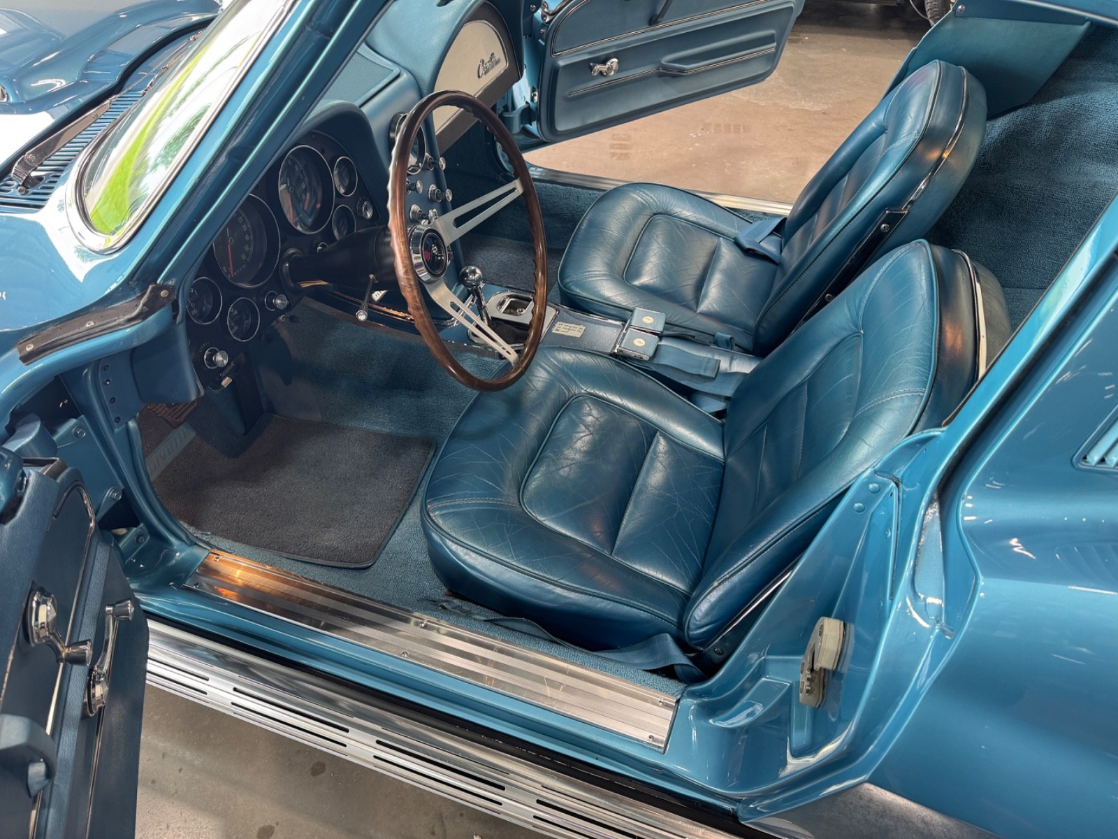 Chevrolet-Corvette-1965-Coupe-6