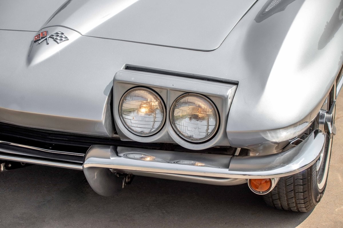 Chevrolet-Corvette-1965-Coupe-9