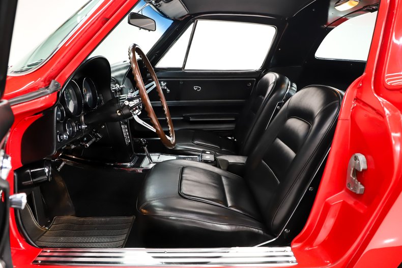 Chevrolet-Corvette-1965-Rally-Red-Black-1