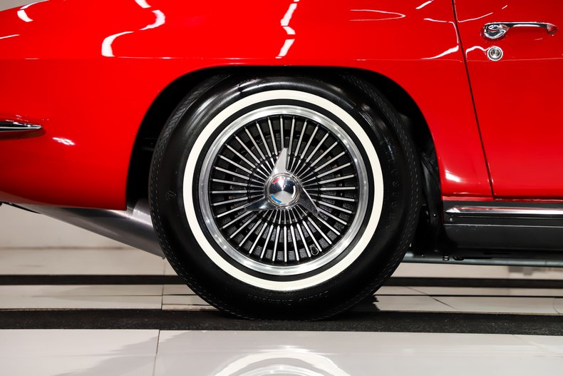 Chevrolet-Corvette-1965-Rally-Red-Black-2