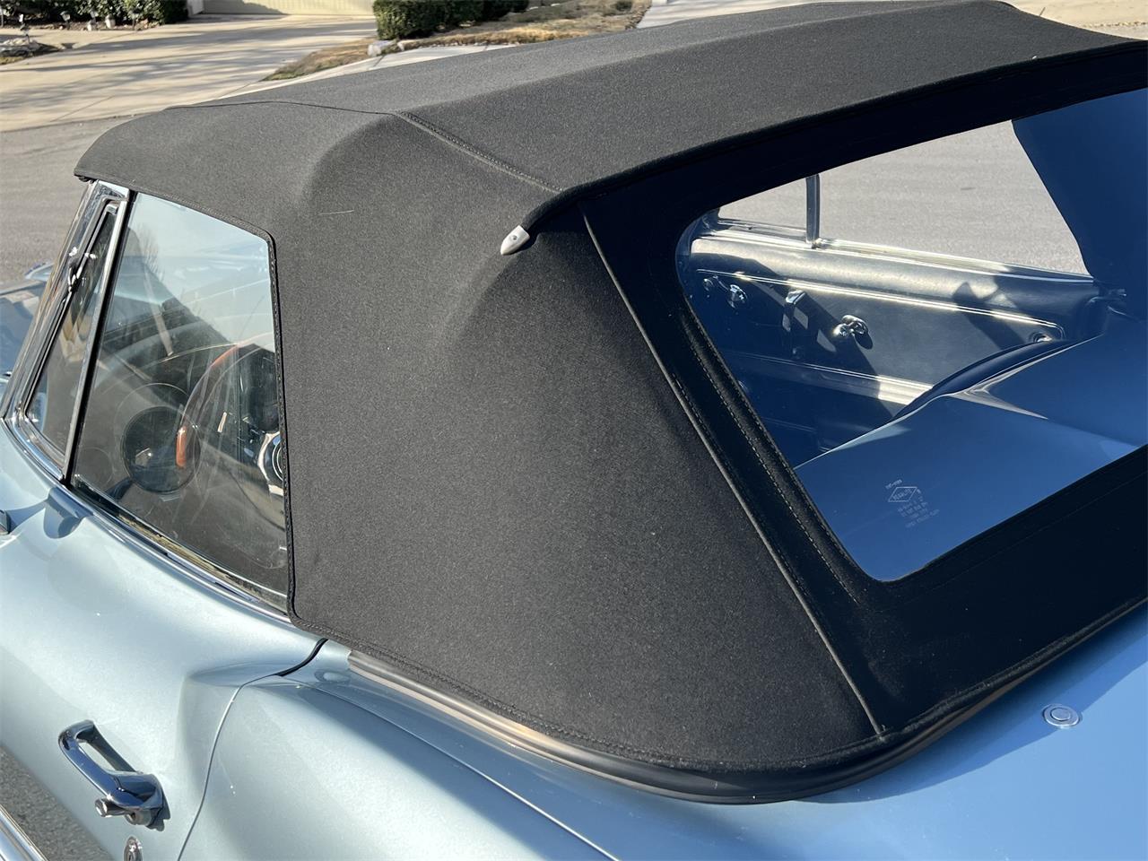 Chevrolet-Corvette-1965-SilverBlue-Black-1