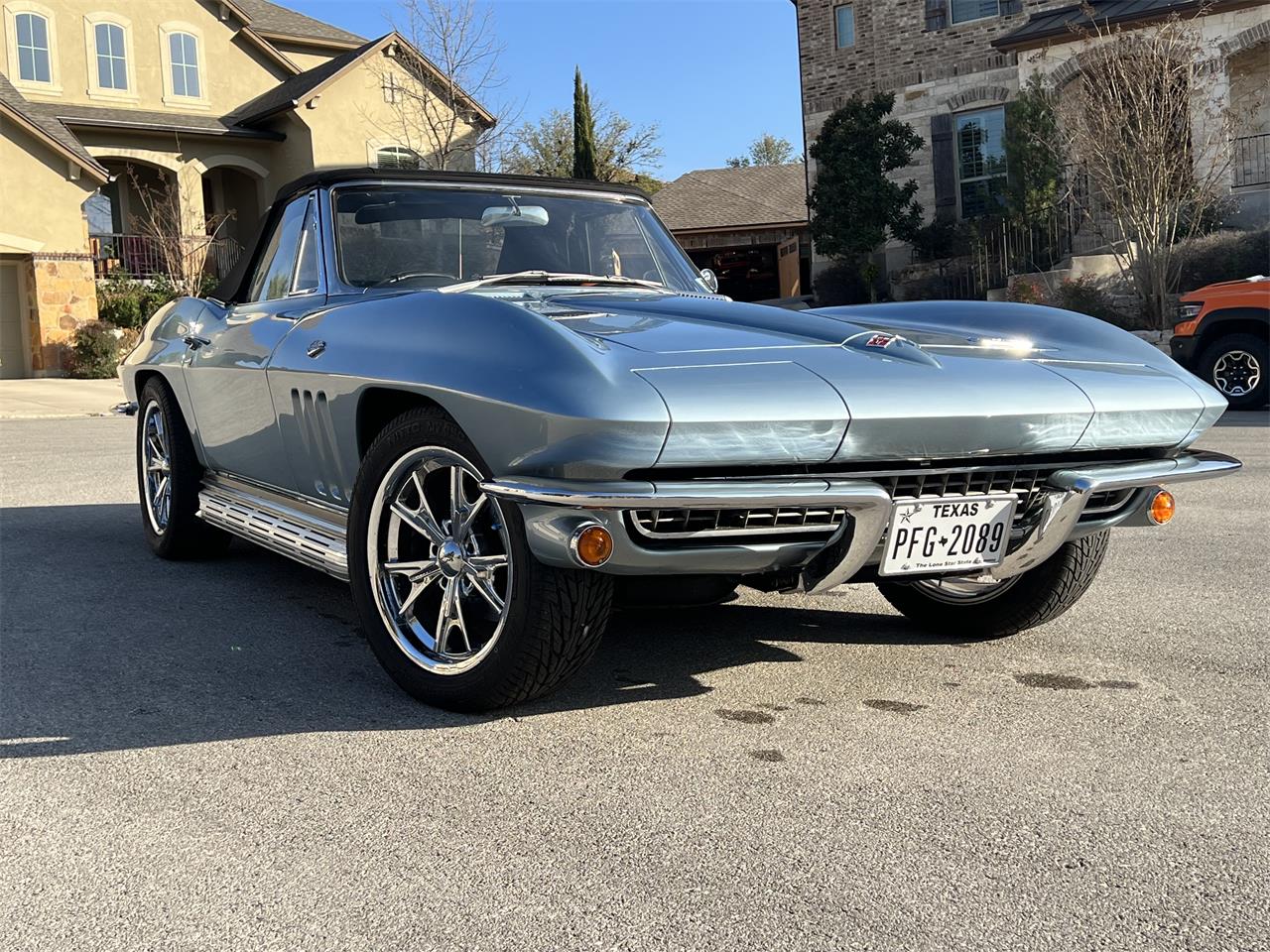 Chevrolet-Corvette-1965-SilverBlue-Black-3