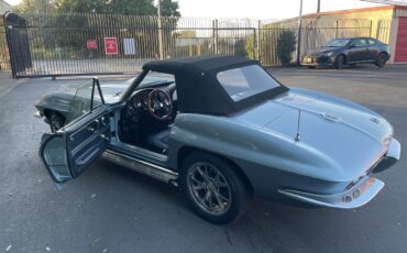 Chevrolet-Corvette-1965-SilverBlue-Black-4