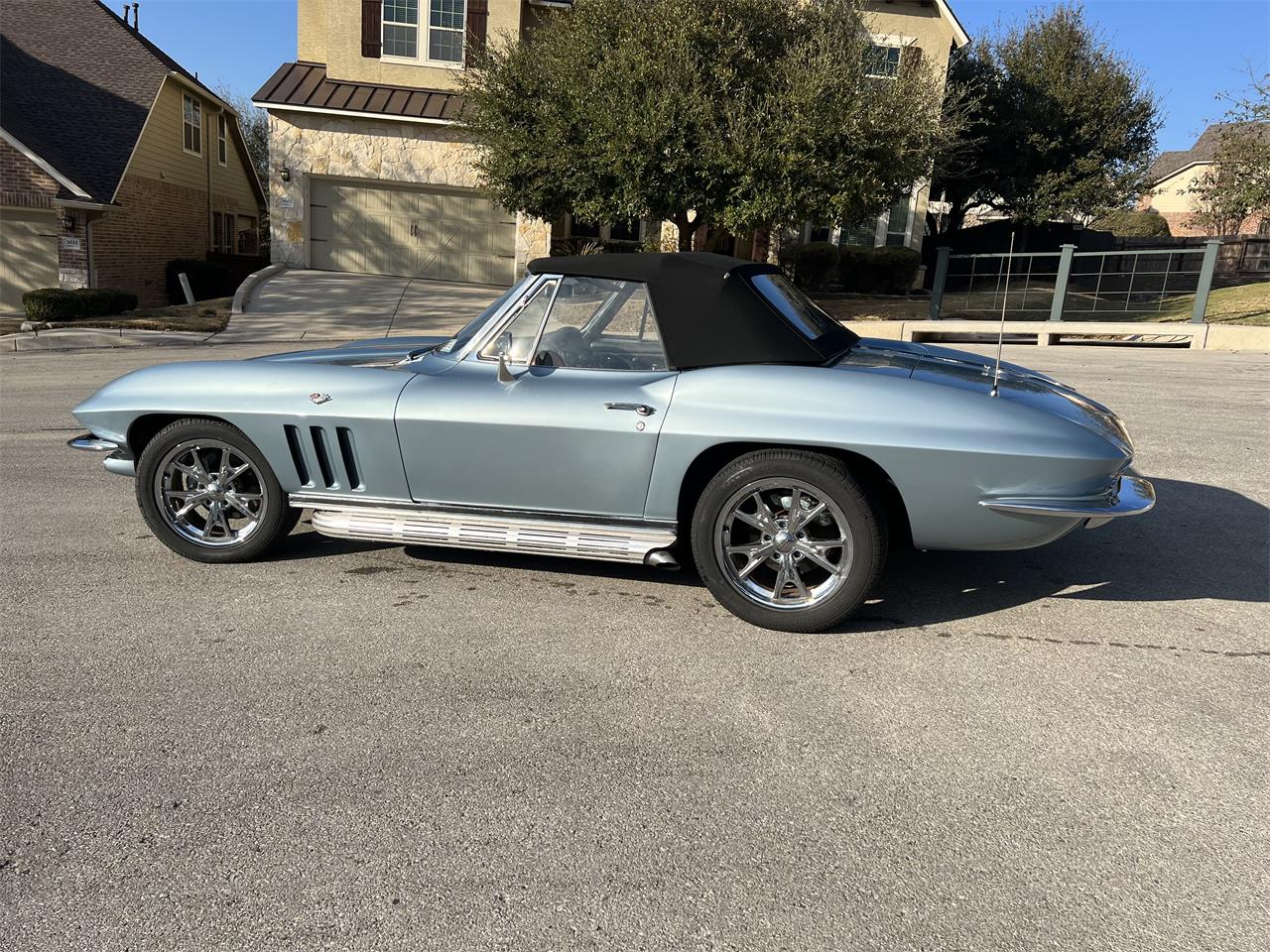 Chevrolet-Corvette-1965-SilverBlue-Black-5