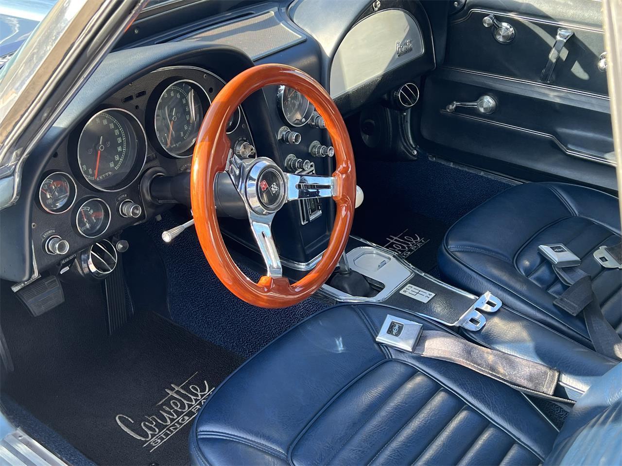 Chevrolet-Corvette-1965-SilverBlue-Black-6