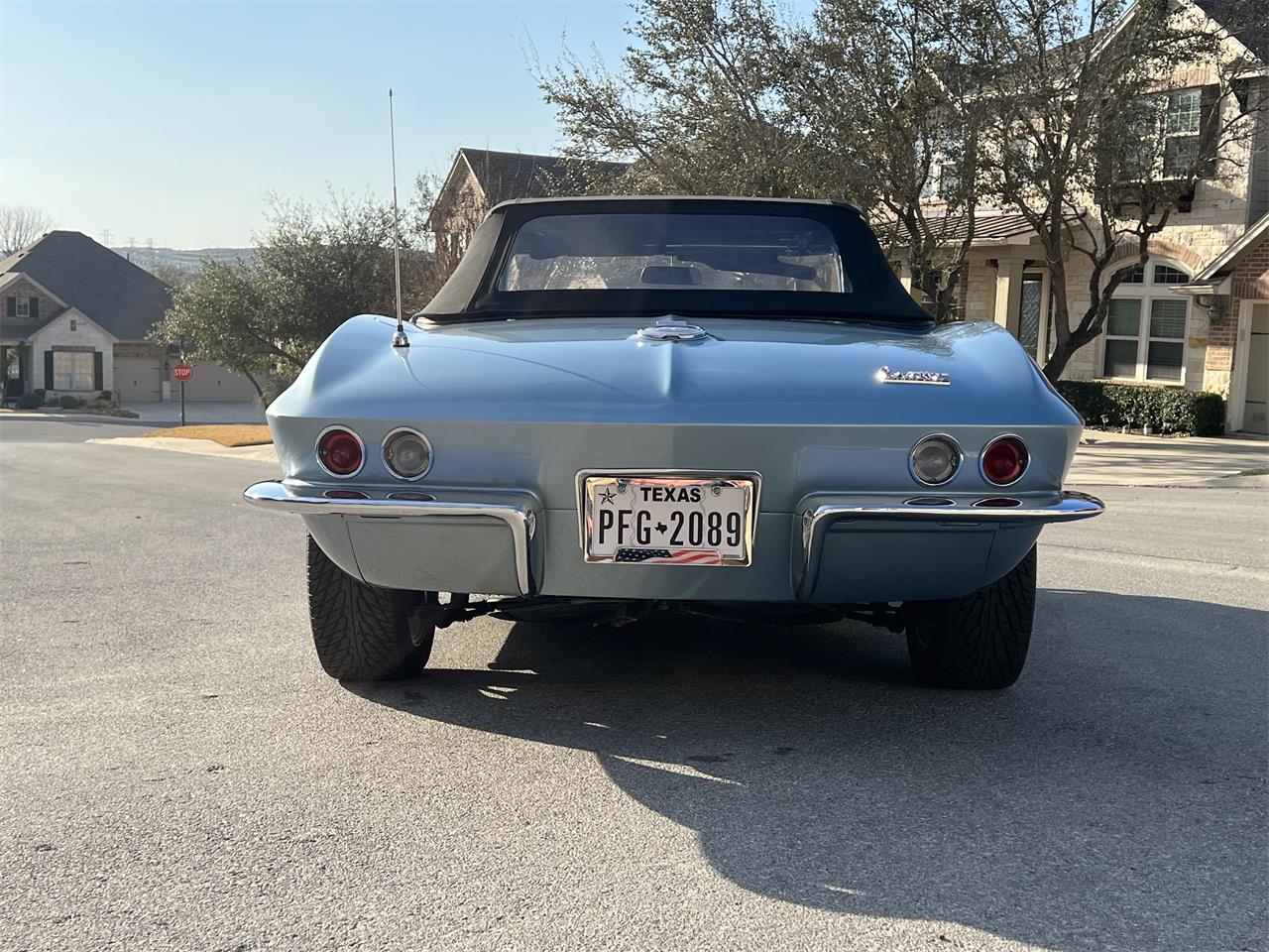 Chevrolet-Corvette-1965-SilverBlue-Black-8