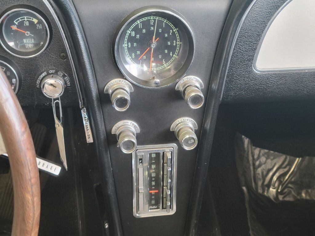 Chevrolet-Corvette-1966-19