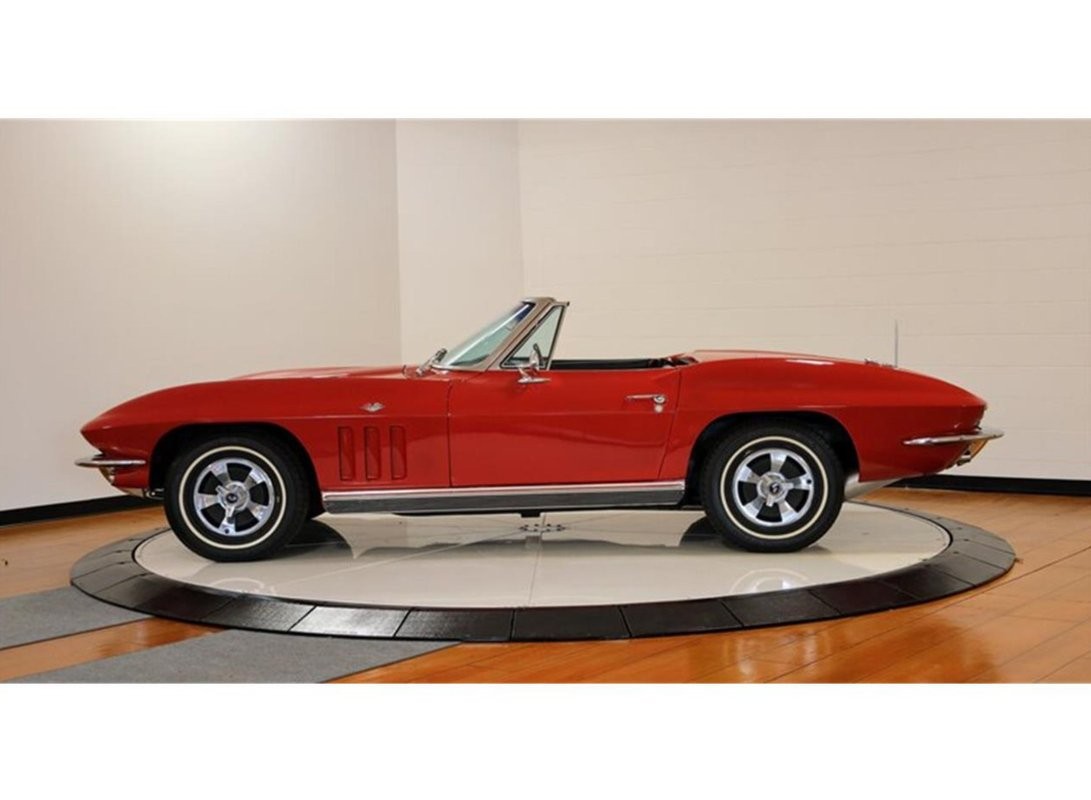 Chevrolet-Corvette-1966-Convertible-1